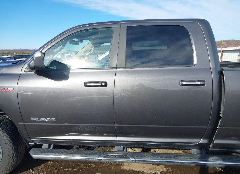 Photo 15 of 2019 Ram 2500 BIG HORN 4X4 6'4 BOX (VIN 3C6UR5DJ4KG689070)