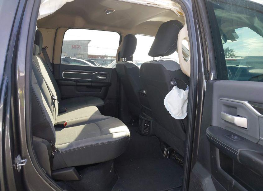 Photo 8 of 2019 Ram 2500 BIG HORN 4X4 6'4 BOX (VIN 3C6UR5DJ4KG689070)