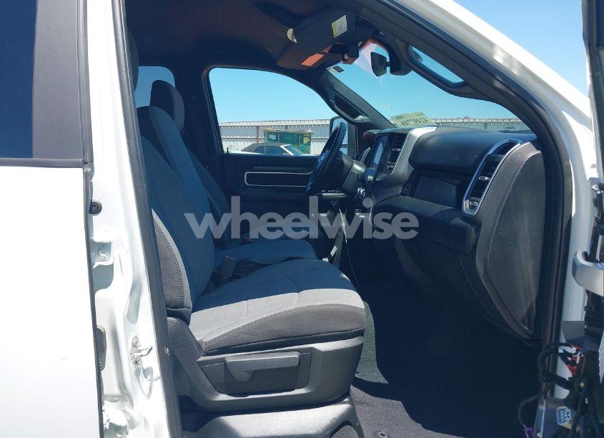 Photo 5 of 2024 Ram 2500 BIG HORN 4X4 6'4 BOX (VIN 3C6UR5DJ6RG249894)