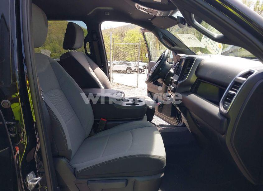 Photo 5 of 2024 Ram 2500 BIG HORN 4X4 6'4 BOX (VIN 3C6UR5DJ6RG373776)