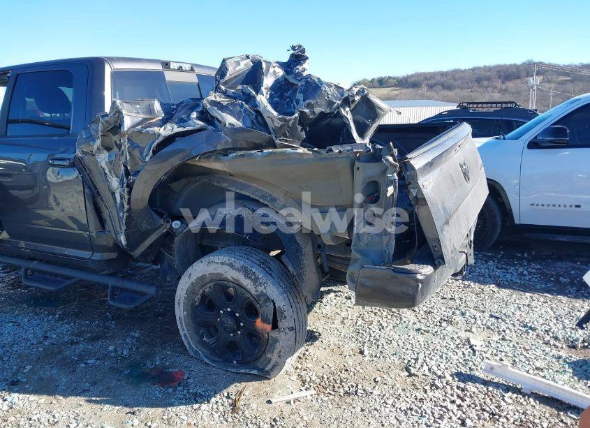 Photo 6 of 2018 Ram 2500 BIG HORN 4X4 6'4 BOX (VIN 3C6UR5DJ8JG341352)