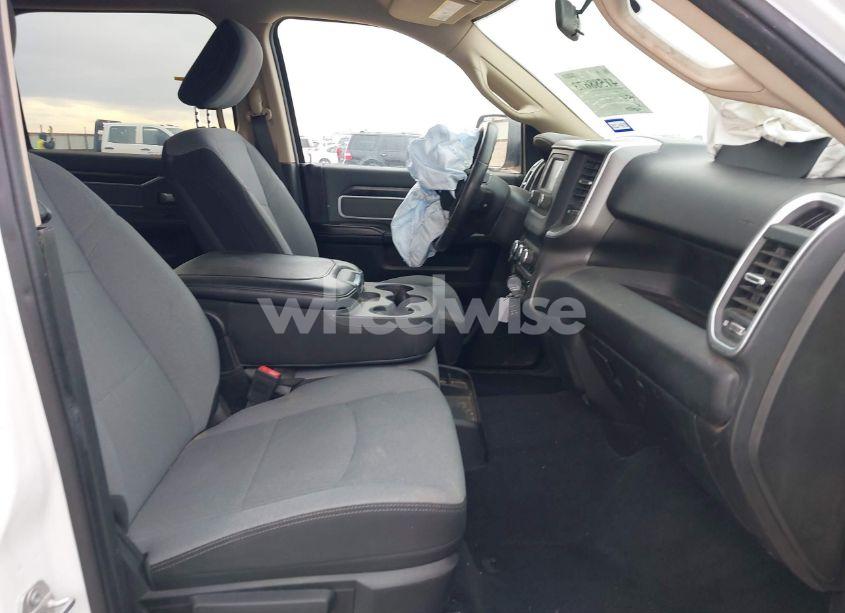 Photo 5 of 2019 Ram 2500 BIG HORN 4X4 6'4 BOX (VIN 3C6UR5DJ8KG544954)