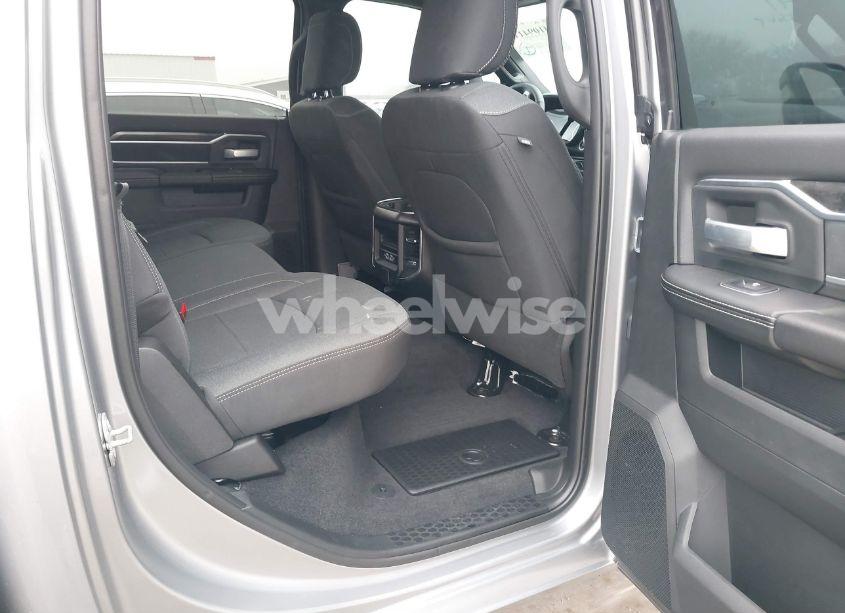 Photo 8 of 2024 Ram 2500 BIG HORN 4X4 6'4 BOX (VIN 3C6UR5DL1RG195695)