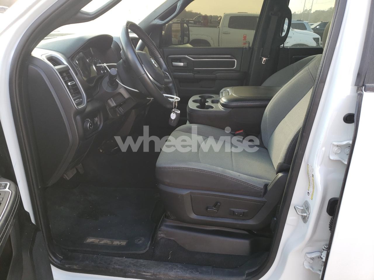 Photo 7 of 2024 RAM 2500 BIG HORN (VIN 3C6UR5DL1RG266801)