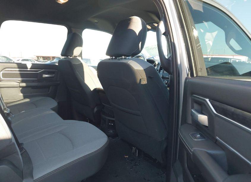 Photo 8 of 2024 Ram 2500 BIG HORN 4X4 6'4 BOX (VIN 3C6UR5DL2RG339982)