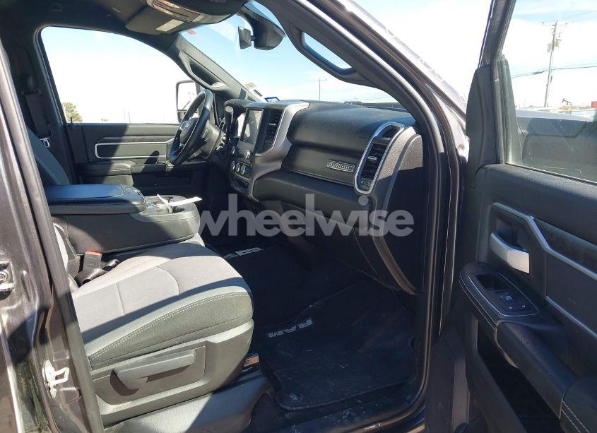 Photo 5 of 2024 Ram 2500 BIG HORN 4X4 6'4 BOX (VIN 3C6UR5DL3RG233122)