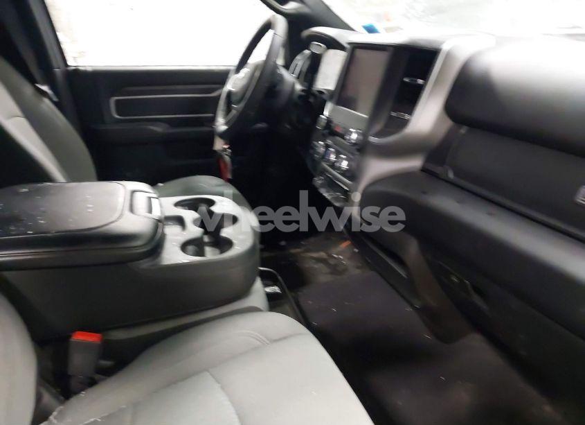 Photo 5 of 2024 Ram 2500 BIG HORN 4X4 6'4 BOX (VIN 3C6UR5DL3RG285821)