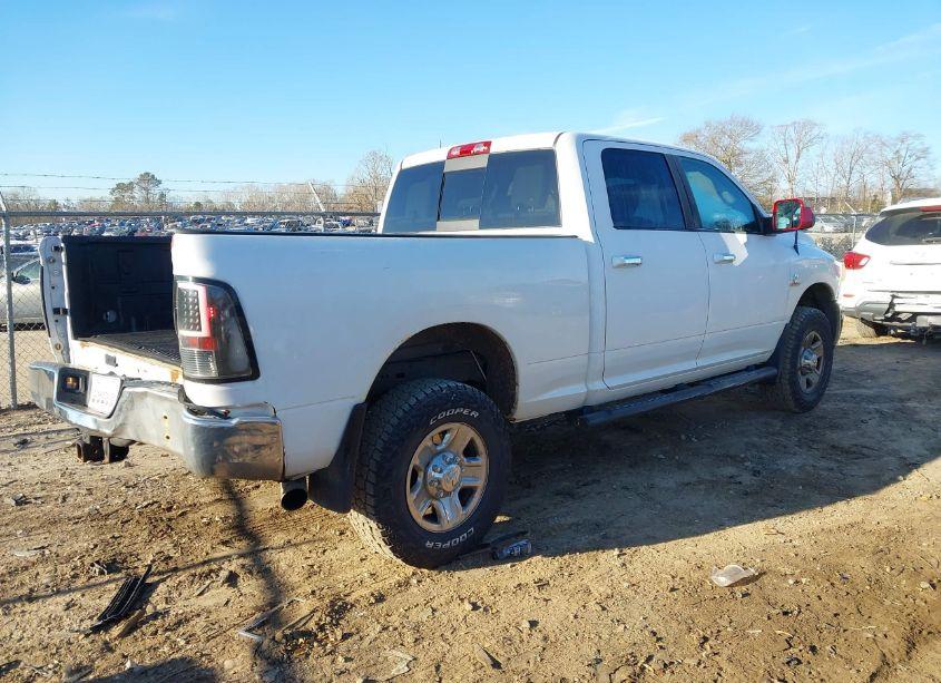 Photo 4 of 2017 Ram 2500 SLT 4X4 6'4 BOX (VIN 3C6UR5DL4HG515574)