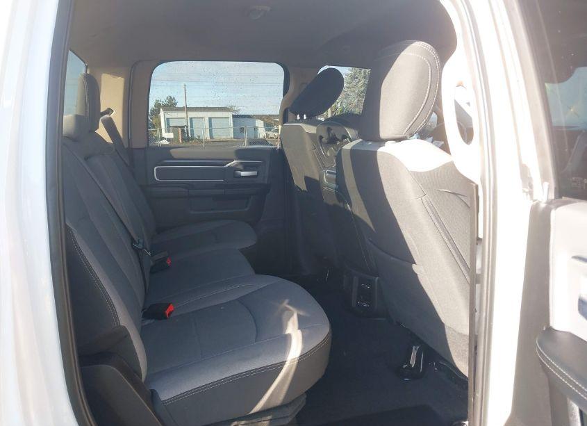 Photo 8 of 2019 Ram 2500 BIG HORN 4X4 6'4 BOX (VIN 3C6UR5DL5KG595586)