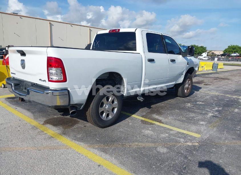 Photo 4 of 2024 Ram 2500 BIG HORN 4X4 6'4 BOX (VIN 3C6UR5DL6RG285652)