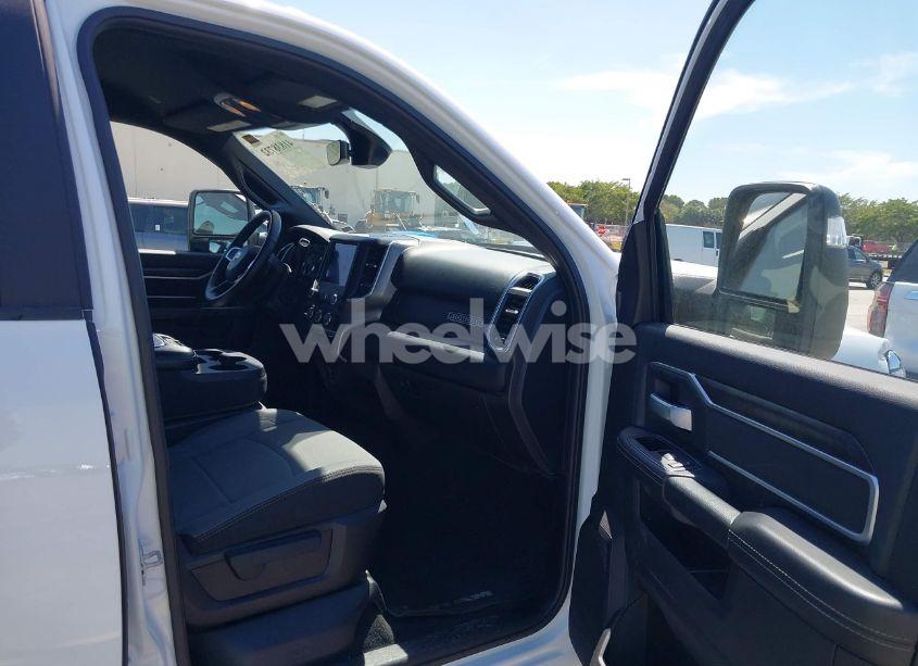 Photo 5 of 2024 Ram 2500 BIG HORN 4X4 6'4 BOX (VIN 3C6UR5DL6RG338222)