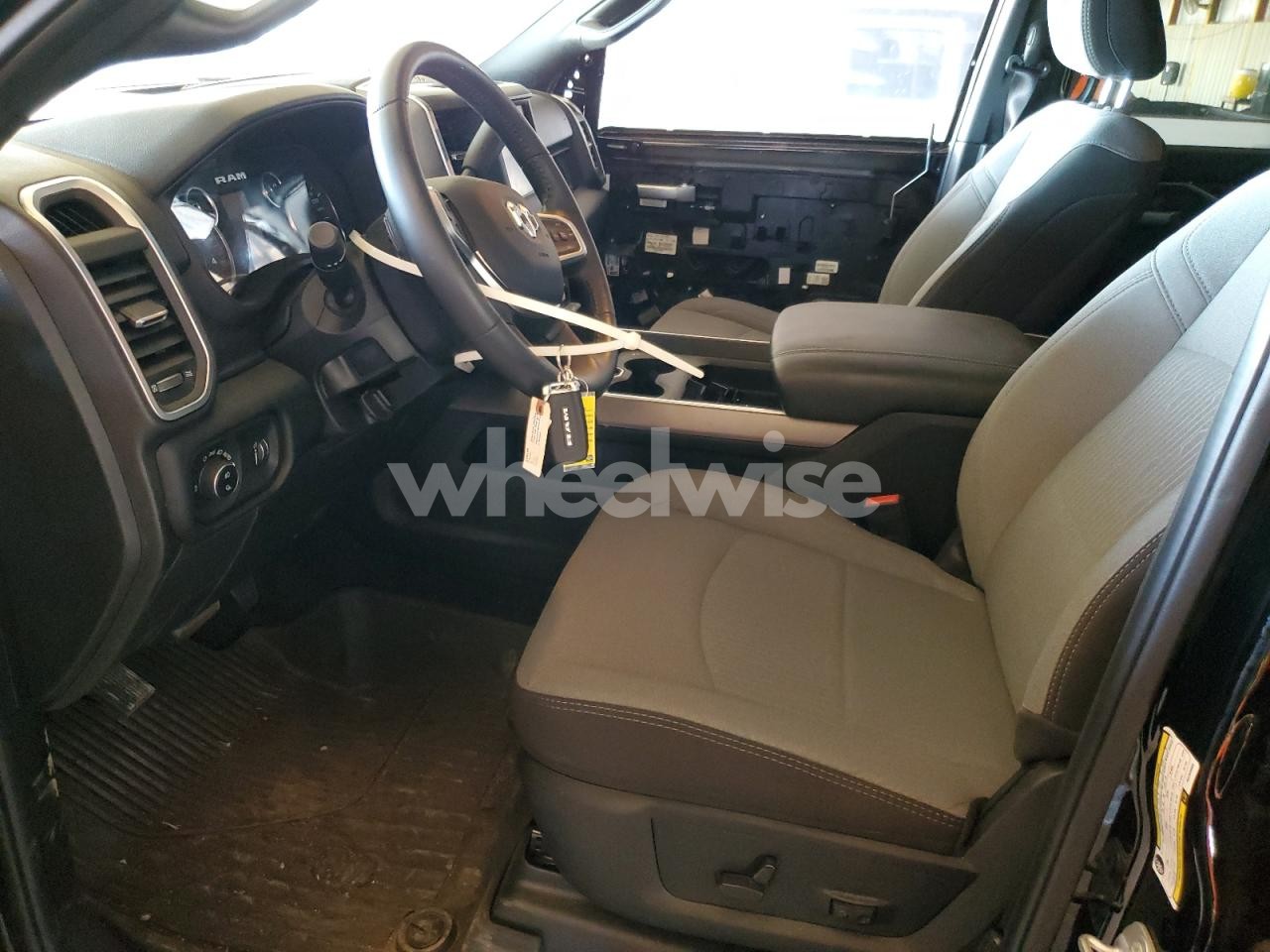 Photo 7 of 2024 RAM 2500 BIG HORN (VIN 3C6UR5DL7RG269685)