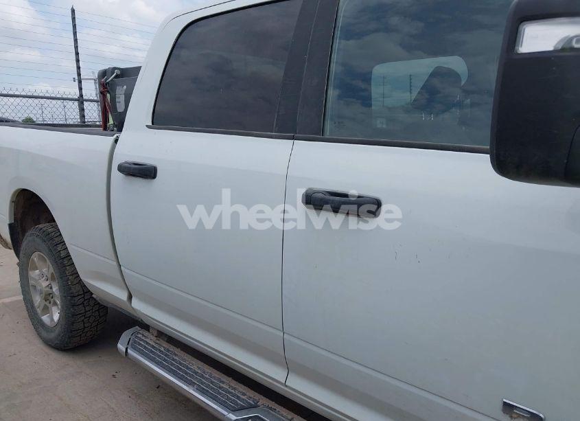 Photo 13 of 2024 Ram 2500 BIG HORN 4X4 6'4 BOX (VIN 3C6UR5DL9RG157986)