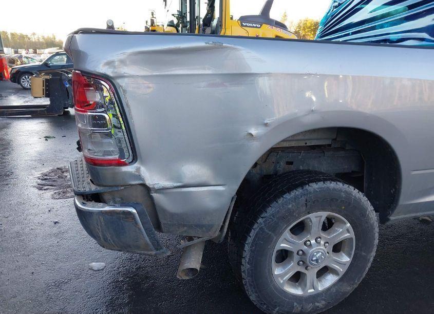 Photo 3 of 2024 Ram 2500 BIG HORN 4X4 6'4 BOX (VIN 3C6UR5DLXRG266537)