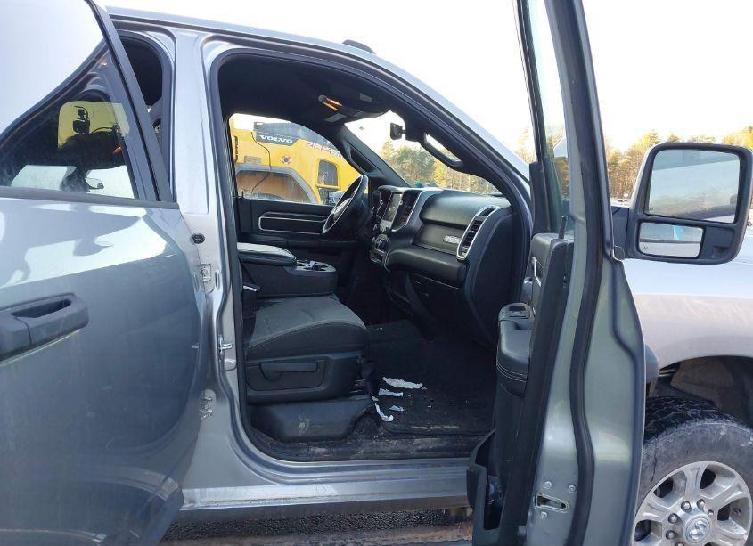 Photo 4 of 2024 Ram 2500 BIG HORN 4X4 6'4 BOX (VIN 3C6UR5DLXRG266537)