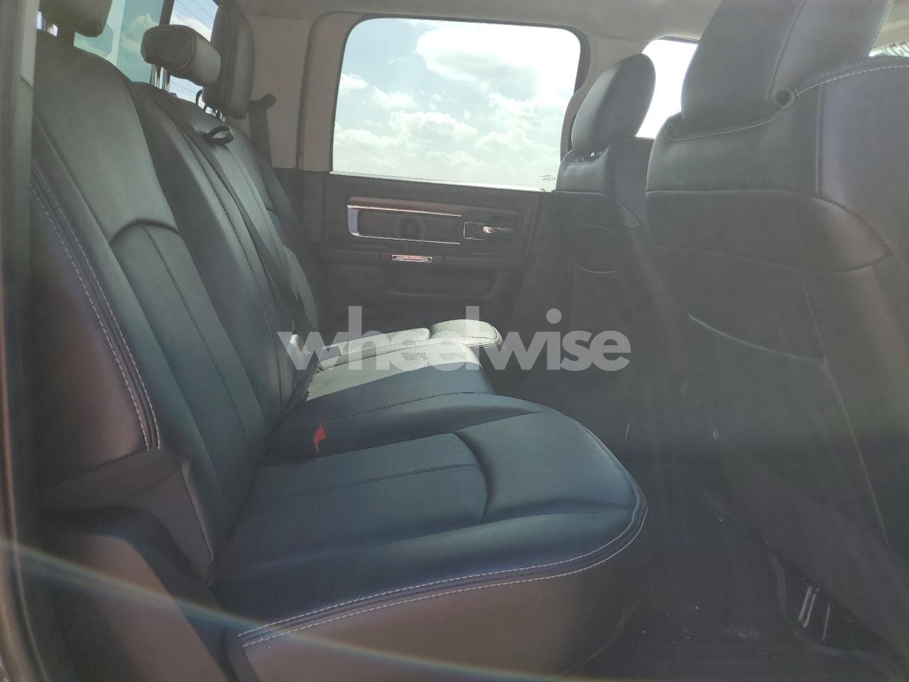 Photo 10 of 2018 RAM 2500 LARAMIE (VIN 3C6UR5FJ7JG205114)