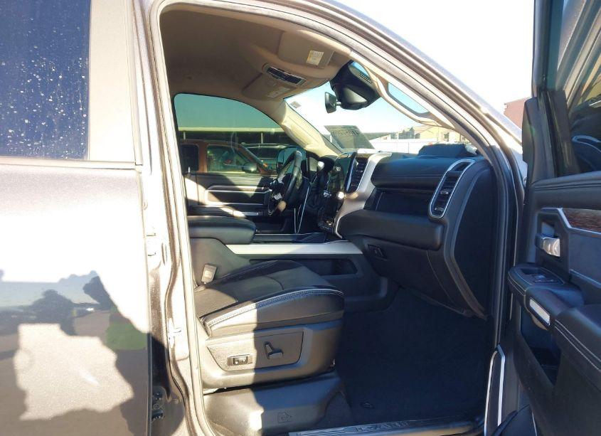 Photo 5 of 2019 Ram 2500 LARAMIE 4X4 6'4 BOX (VIN 3C6UR5FL3KG635161)