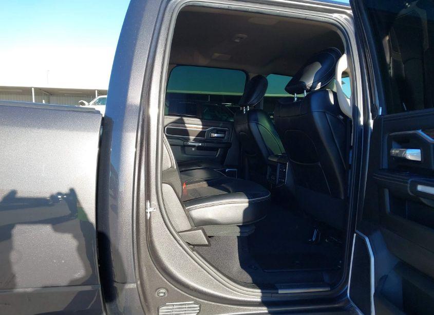 Photo 8 of 2019 Ram 2500 LARAMIE 4X4 6'4 BOX (VIN 3C6UR5FL3KG635161)