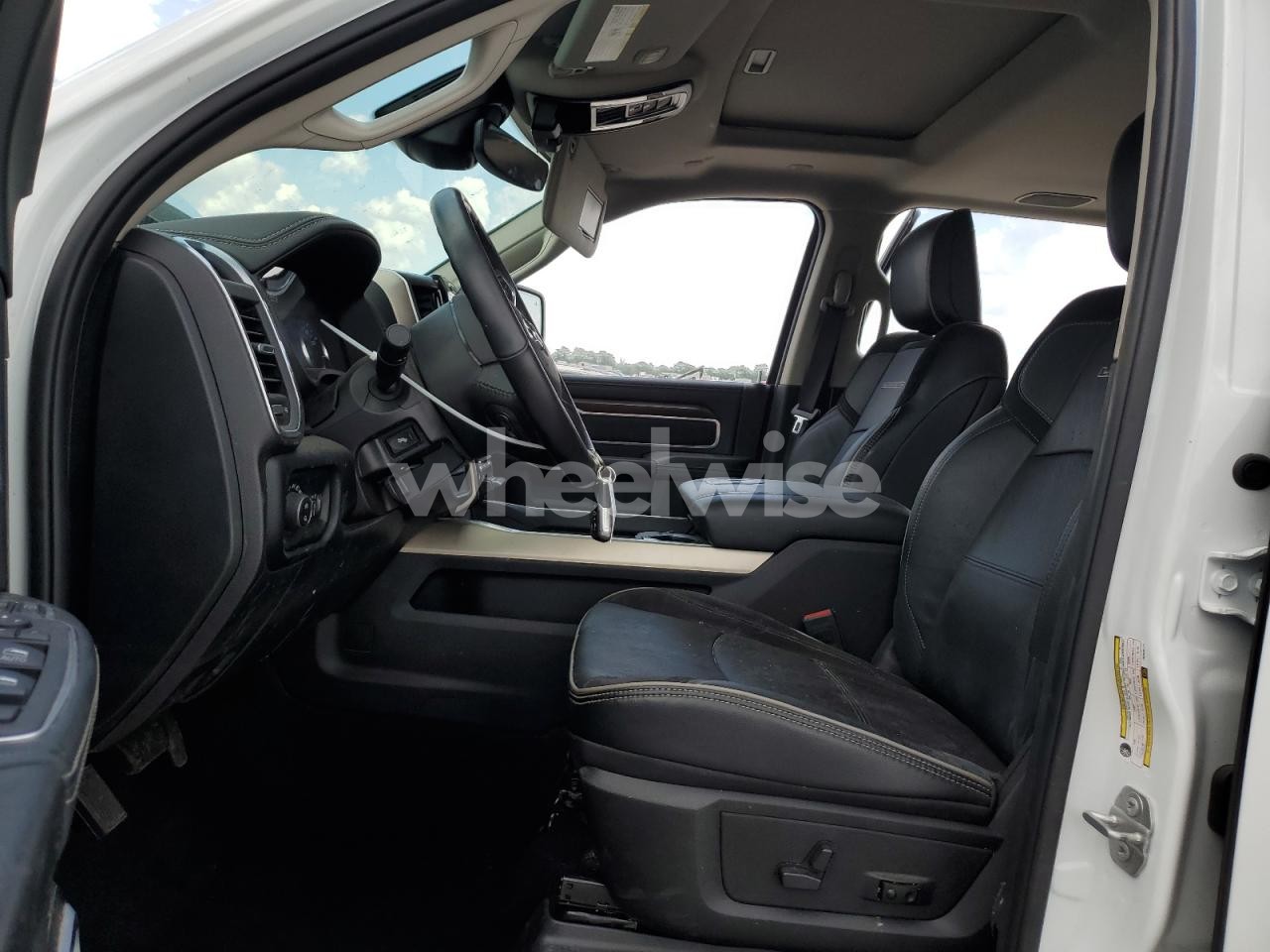 Photo 7 of 2024 RAM 2500 LARAMIE (VIN 3C6UR5FL4RG356117)