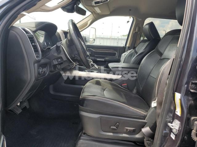 Photo 4 of 2019 RAM 2500 LARAMIE (VIN 3C6UR5FL5KG534624)