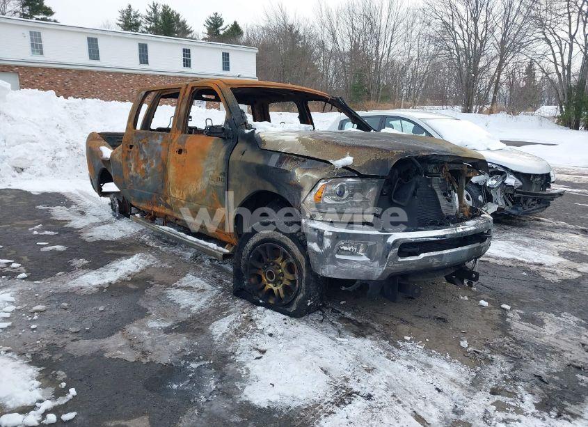 2018 Ram 2500 LARAMIE 4X4 6'4 BOX (VIN 3C6UR5FLXJG240425) main photo