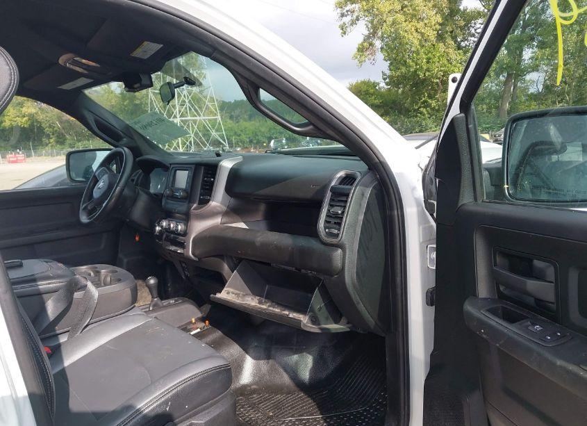 Photo 5 of 2022 Ram 2500 TRADESMAN 4X4 8' BOX (VIN 3C6UR5HJ0NG180964)