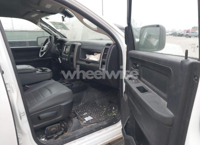 Photo 5 of 2018 Ram 2500 TRADESMAN 4X4 8' BOX (VIN 3C6UR5HJ1JG313192)