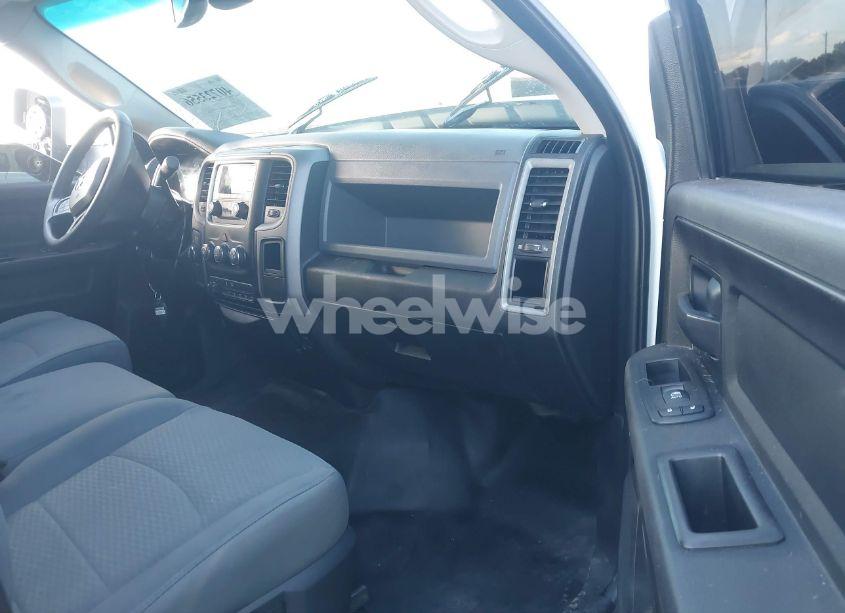 Photo 5 of 2018 Ram 2500 TRADESMAN 4X4 8' BOX (VIN 3C6UR5HJ2JG150262)