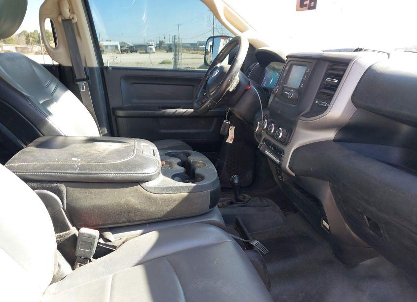 Photo 5 of 2019 Ram 2500 TRADESMAN 4X4 8' BOX (VIN 3C6UR5HJ3KG590475)