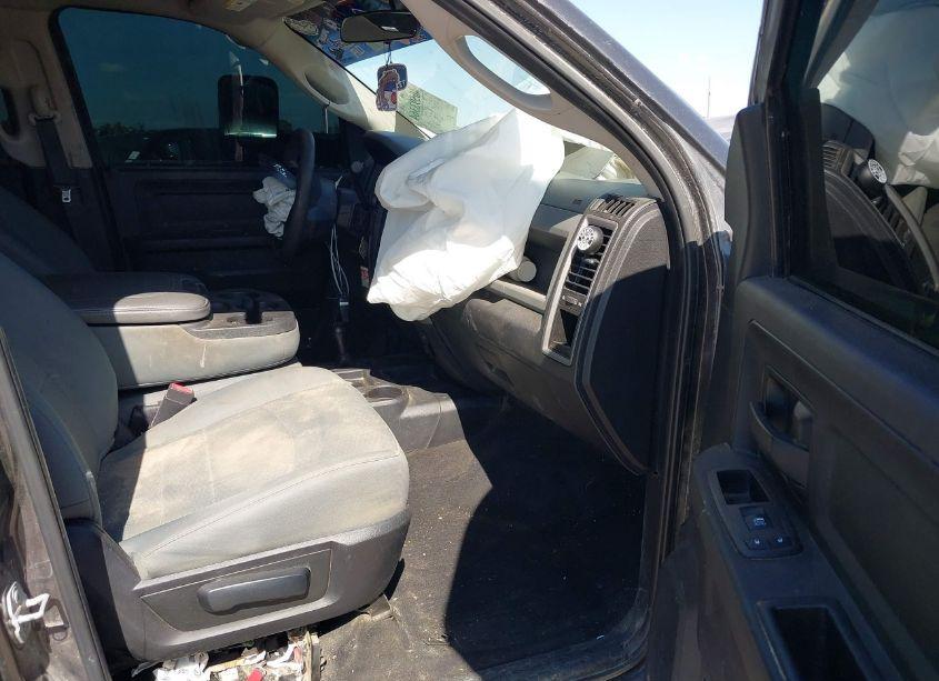 Photo 5 of 2018 Ram 2500 TRADESMAN 4X4 8' BOX (VIN 3C6UR5HJ6JG260005)