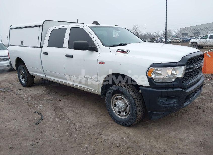 2019 Ram 2500 (VIN 3C6UR5HJ8KG600868) main photo