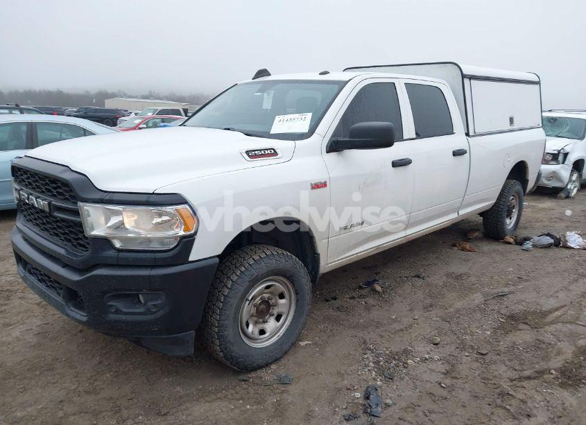 Photo 2 of 2019 Ram 2500 (VIN 3C6UR5HJ8KG600868)