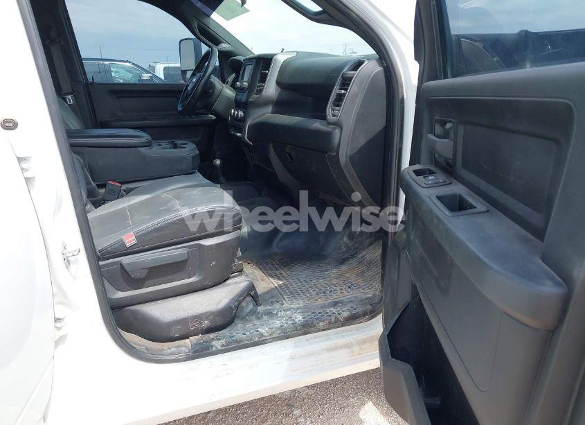 Photo 5 of 2022 Ram 2500 TRADESMAN 4X4 8' BOX (VIN 3C6UR5HJ8NG366140)