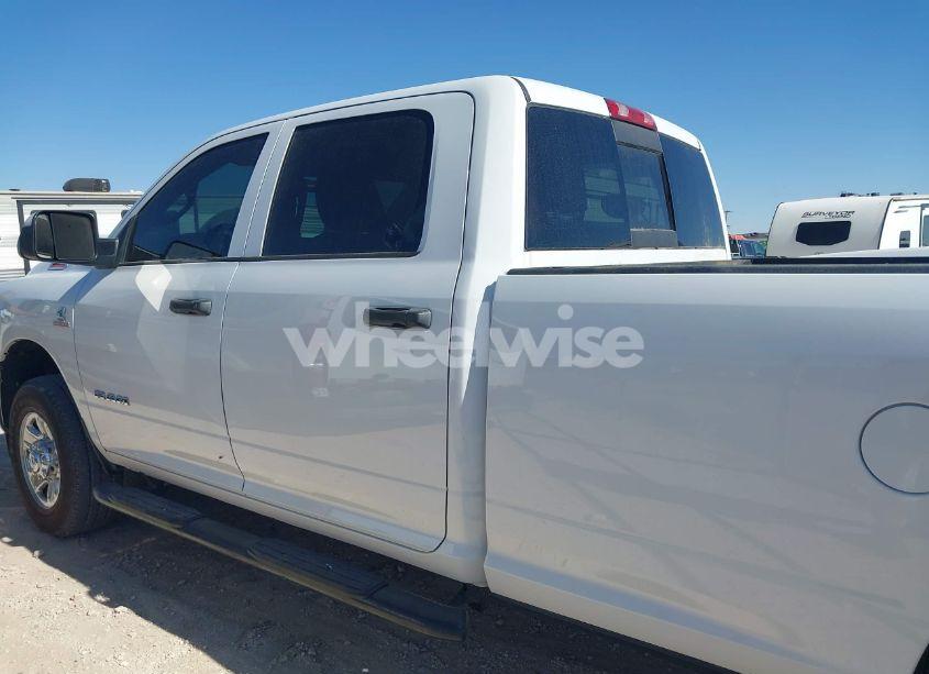 Photo 3 of 2022 Ram 2500 TRADESMAN 4X4 8' BOX (VIN 3C6UR5HL6NG129311)