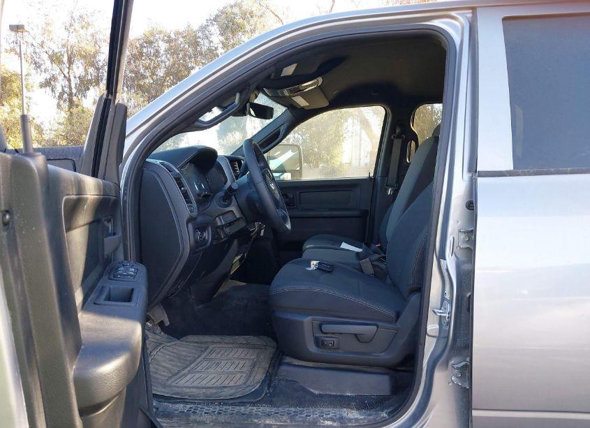 Photo 5 of 2024 Ram 2500 TRADESMAN 4X4 8' BOX (VIN 3C6UR5HL6RG189322)