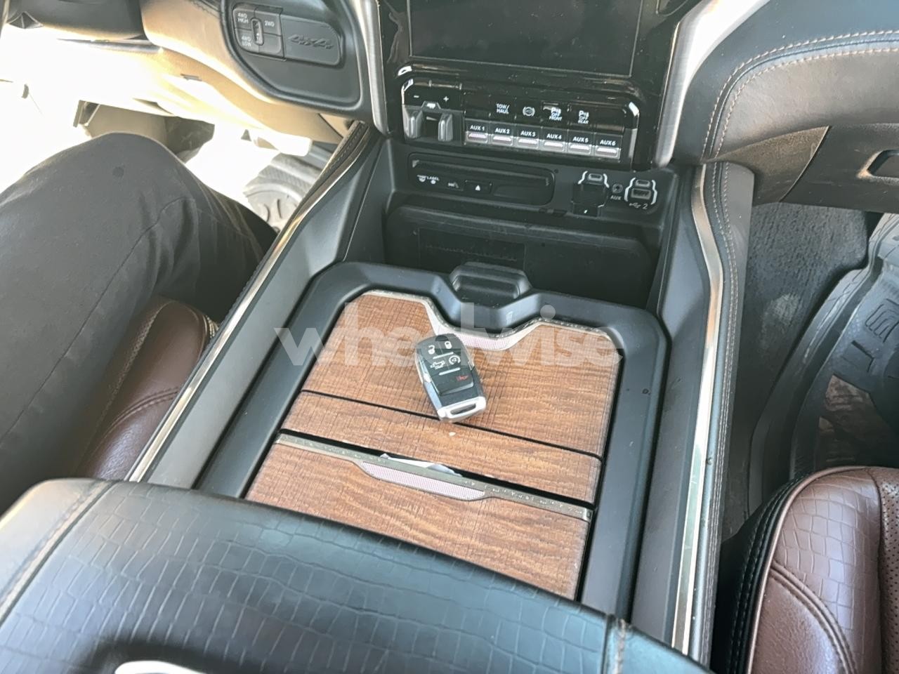 Photo 11 of 2019 RAM 2500 LONGHORN (VIN 3C6UR5LL5KG624554)