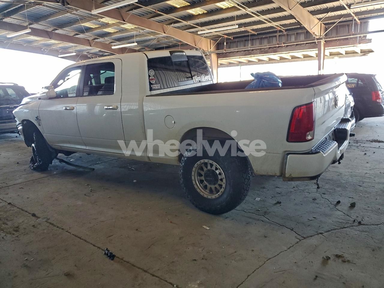 Photo 2 of 2015 RAM 2500 SLT N/A (VIN 3C6UR5MLXFG513972)