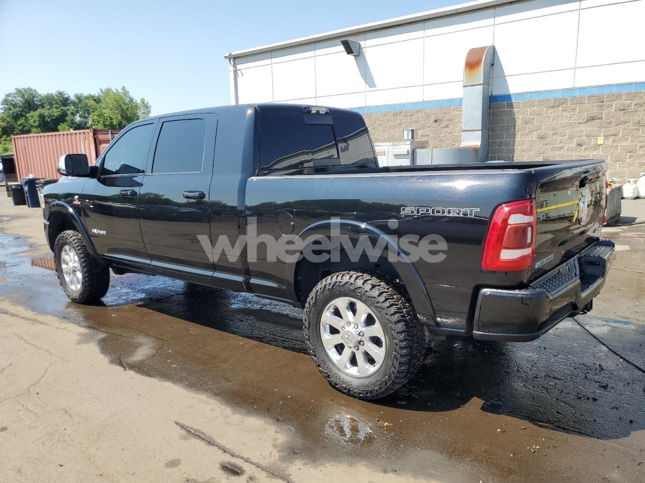 Photo 2 of 2022 RAM 2500 LARAMIE (VIN 3C6UR5NL1NG372884)