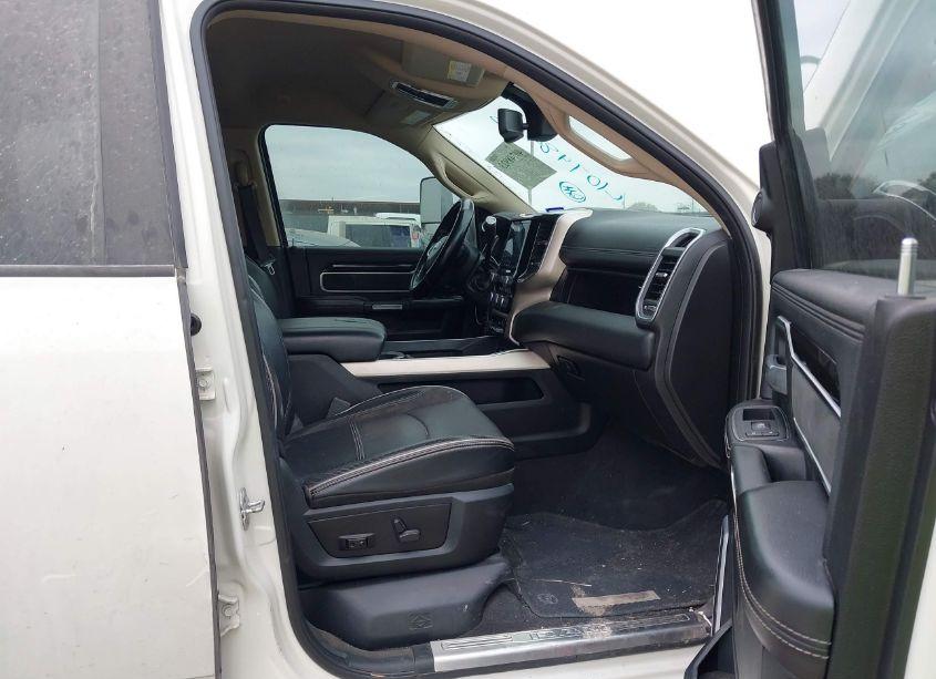 Photo 5 of 2019 Ram 2500 LARAMIE 4X4 6'4 BOX (VIN 3C6UR5NL8KG514496)