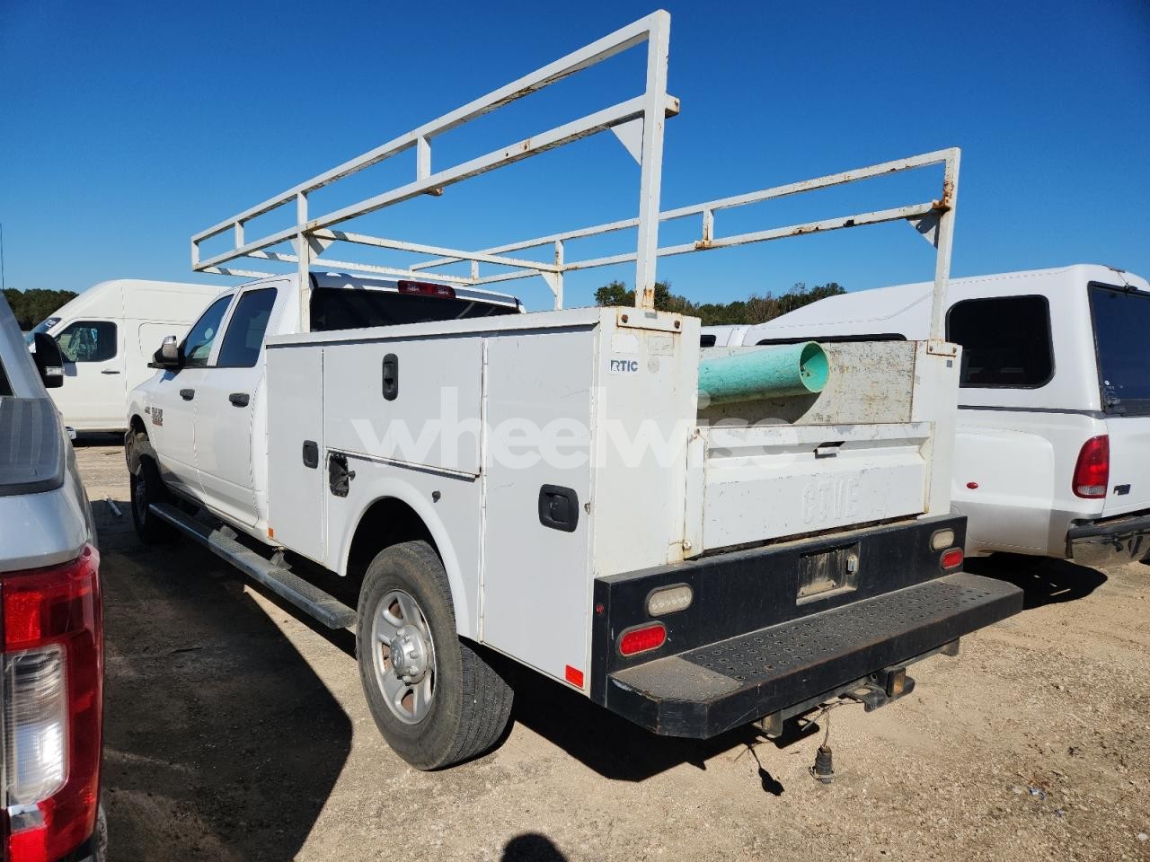 Photo 2 of 2017 RAM 2500 UTILITY / SERVICE TRUCK (VIN 3C7WR5HT4HG558360)