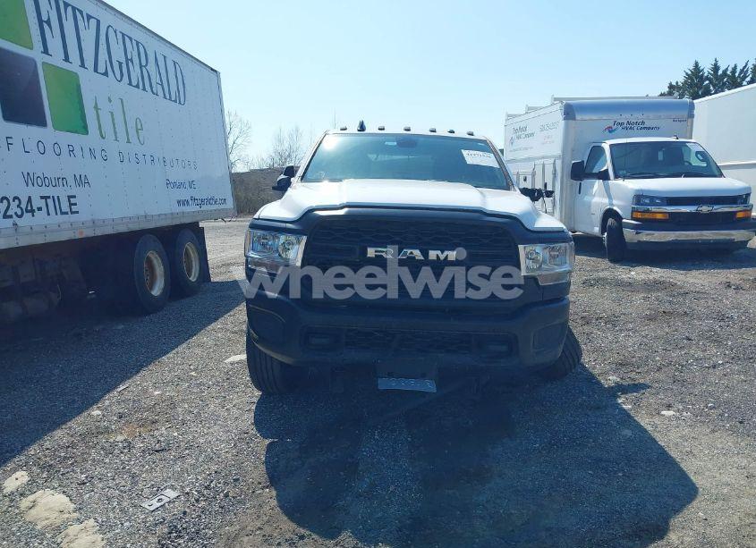 Photo 11 of 2019 Ram 3500 CHASSIS TRADESMAN/SLT/LARAMIE/LIMITED (VIN 3C7WR9CJ8KG610528)