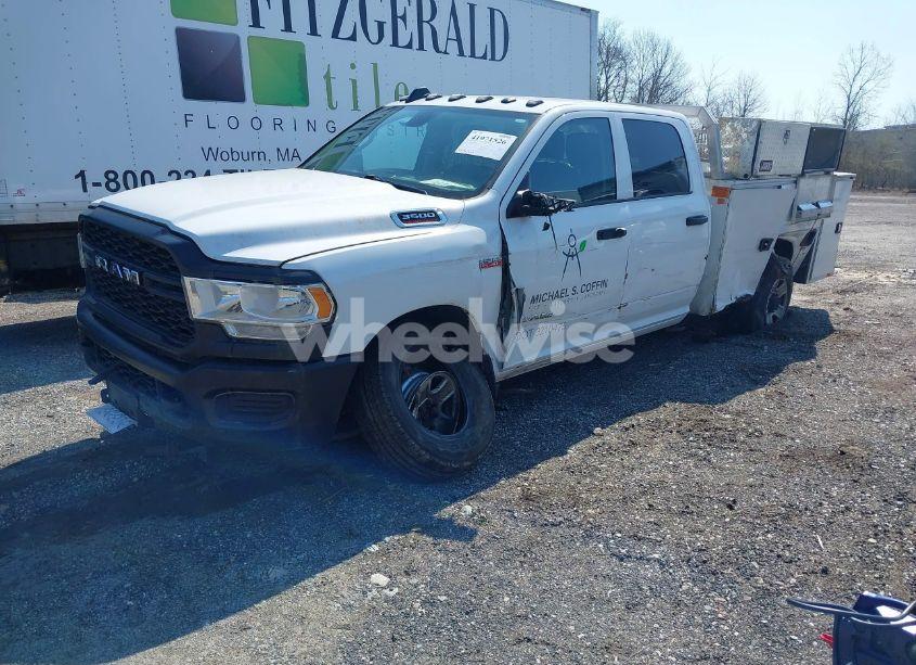 Photo 2 of 2019 Ram 3500 CHASSIS TRADESMAN/SLT/LARAMIE/LIMITED (VIN 3C7WR9CJ8KG610528)