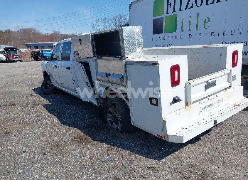 Photo 3 of 2019 Ram 3500 CHASSIS TRADESMAN/SLT/LARAMIE/LIMITED (VIN 3C7WR9CJ8KG610528)