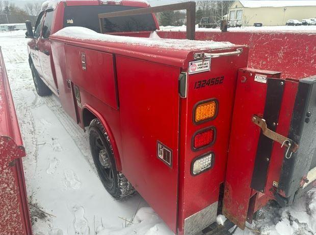 Photo 3 of 2017 Ram 3500 CHASSIS TRADESMAN/SLT/LARAMIE (VIN 3C7WRCBL8HG619982)