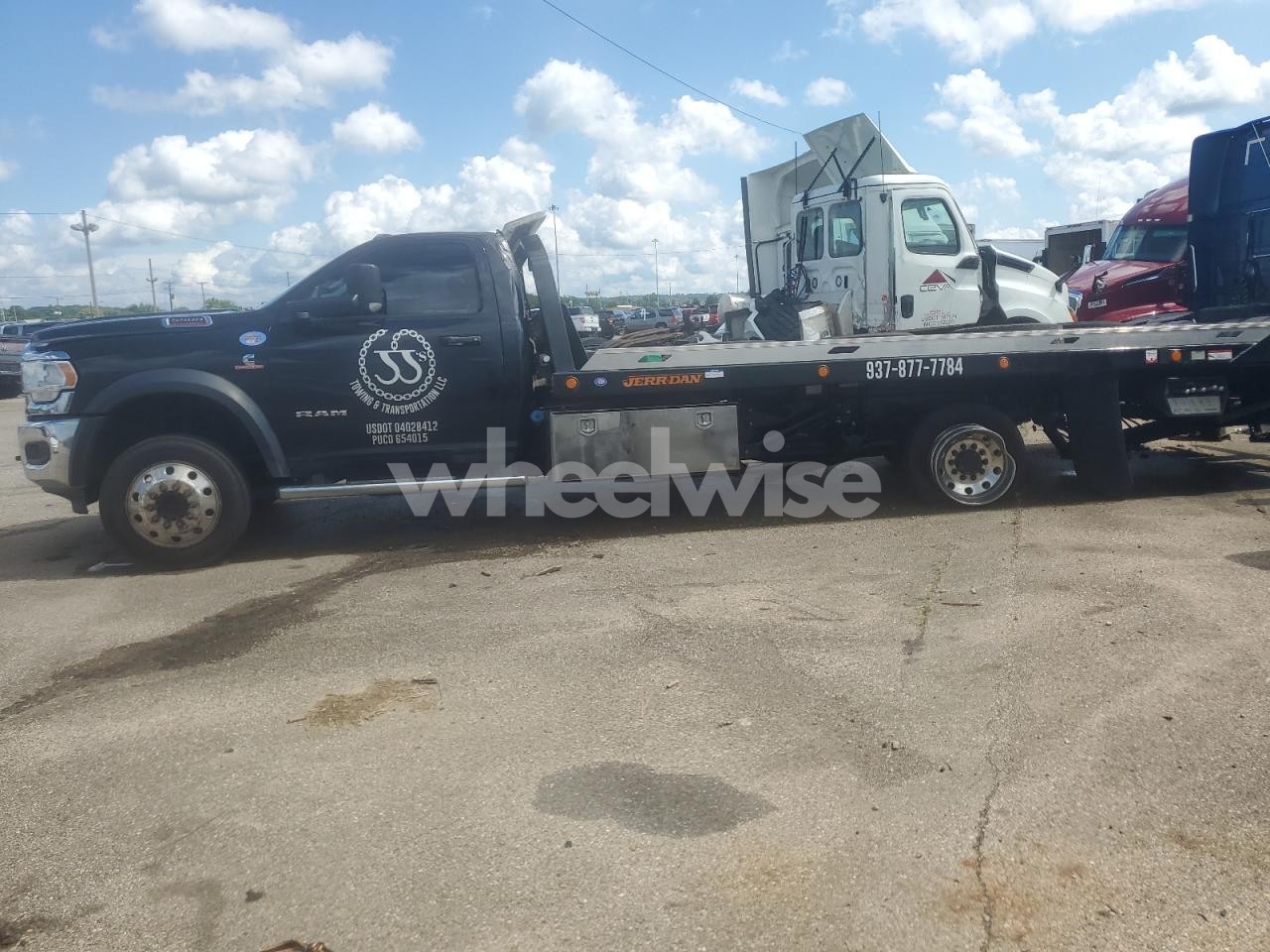 Photo 2 of 2022 RAM 5500 (VIN 3C7WRMDLXNG424772)