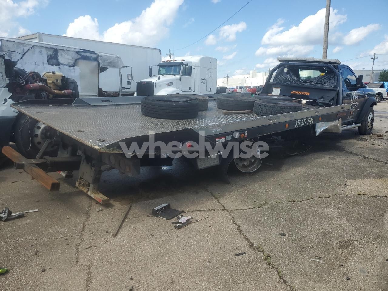 Photo 3 of 2022 RAM 5500 (VIN 3C7WRMDLXNG424772)