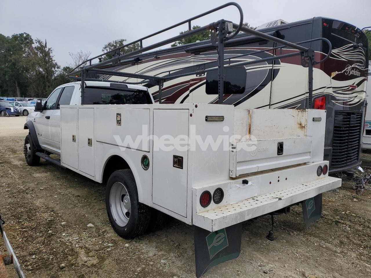 Photo 2 of 2024 RAM 5500 UTILITY / SERVICE TRUCK (VIN 3C7WRNFL5RG254894)