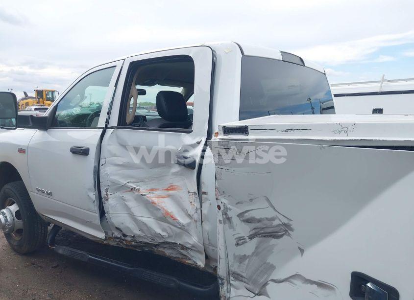 Photo 14 of 2020 Ram 3500 CHASSIS TRADESMAN/SLT/LARAMIE/LIMITED (VIN 3C7WRSCJ6LG225610)