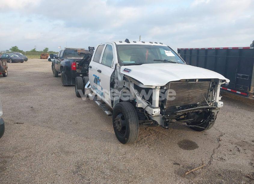 2019 Ram 3500 CHASSIS TRADESMAN/SLT/LARAMIE/LIMITED (VIN 3C7WRSCL0KG665208) main photo