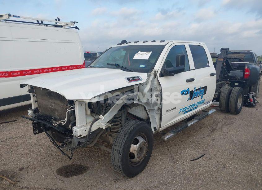 Photo 11 of 2019 Ram 3500 CHASSIS TRADESMAN/SLT/LARAMIE/LIMITED (VIN 3C7WRSCL0KG665208)